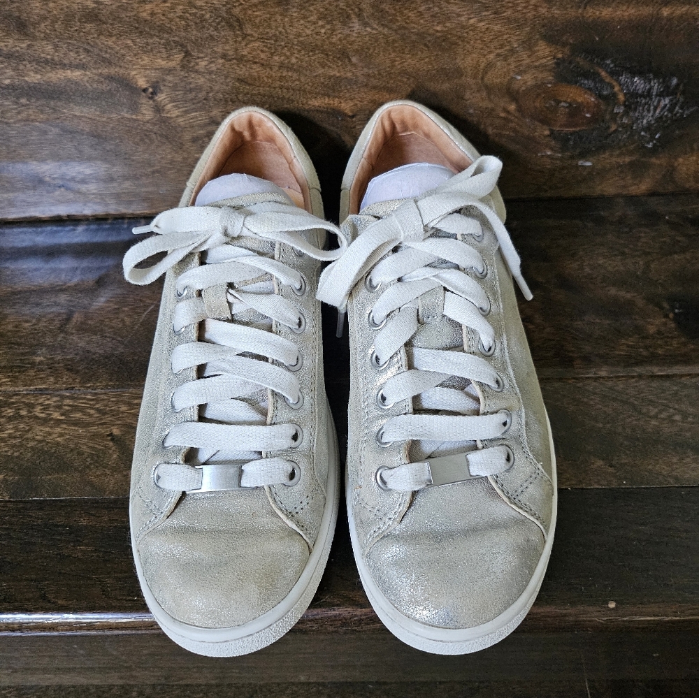 UGG Milo Stardust Sneakers/ Trainers in a metallic silver W SZ 9